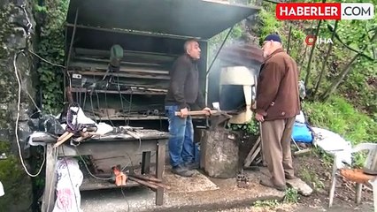 Seyyar demirci ilçe ilçe dolaşıp geçimini sağlıyor