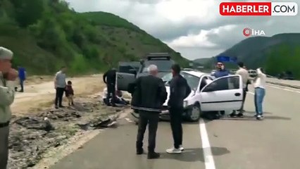 Karşı şeride geçen otomobil pikapla çarpıştı: 4 yaralı