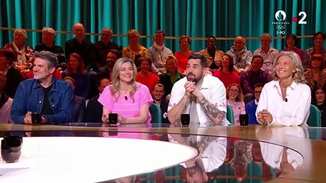 Grosse révélation sur Christophe Dechavanne dans Quelle époque ! Artus, Léa Salamé et Christophe Dechavanne sur le plateau de Quelle époque !