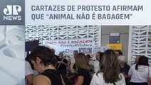 Tutores de pets fazem manifestação no Aeroporto de Guarulhos por justiça à morte do cão Joca
