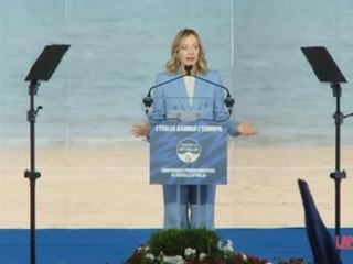 Convention FdI, Meloni ironica con Salvini: «Grazie a Matteo anche se ha preferito il ponte a noi»