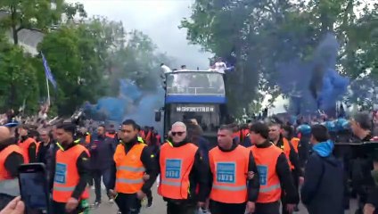 Inter Campione, squadra su bus scoperto parte dal Meazza