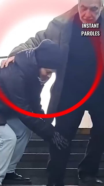 Cet inconnu surprend une fille et son père avec un geste précieux