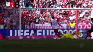 Kane double fires Bayern past Frankfurt