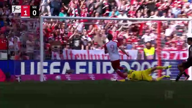 Kane double fires Bayern past Frankfurt