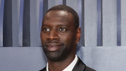 GALA VIDEO - Omar Sy touchant sur son histoire familiale : “J’ai eu la chance d’avoir deux mamans”