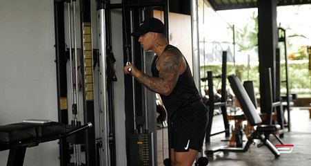 Triceps polea alta barra