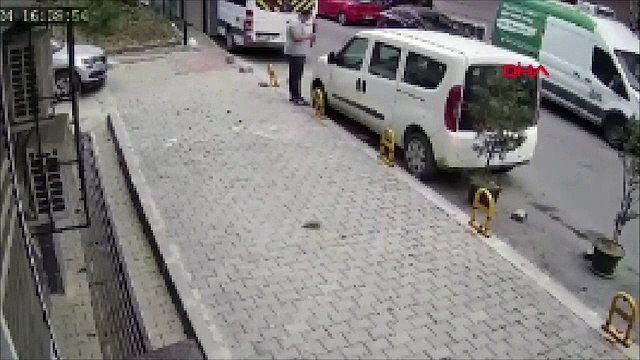 İstanbul'da yine park yeri kavgası: Ortalık savaş alanına döndü