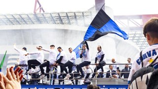 Party in Mailand: Inter-Team lässt sich auf dem Bus feiern
