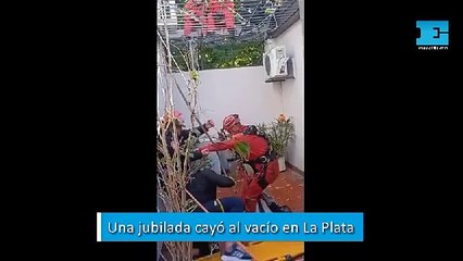 Una jubilada cayó al vacío en La Plata