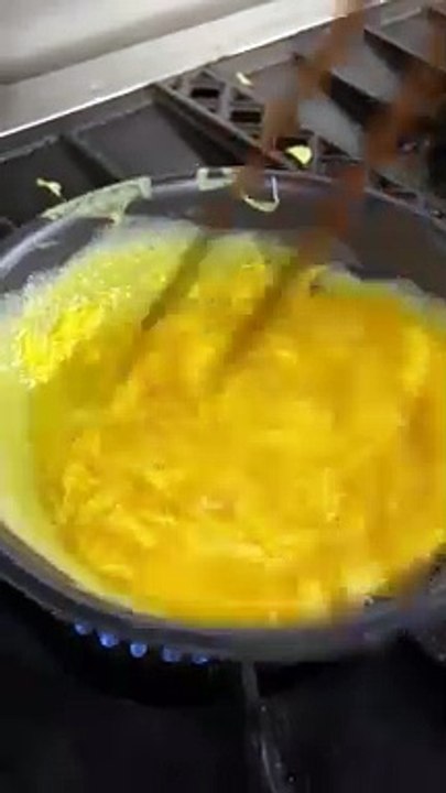 COMO HACER TORTILLA DE HUEVO