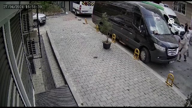 Eyüpsultan'da park nedeniyle çıkan tartışma taşlı, sopalı ve bıçaklı kavgaya dönüştü