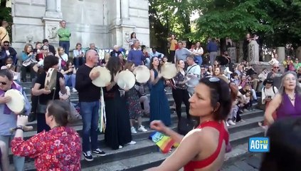 Roma, Trastevere: coreografie fra i turisti per la danza per la pace a piazza Trilussa