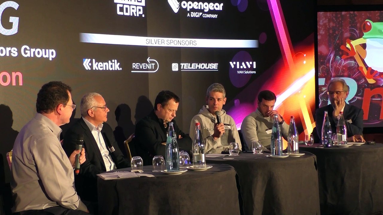 FRnOG 39 - Table-Ronde - Hardware startups in France, is it even possible ? avec Erfane Arwani (Biomemory), Franscesco Manegatti (NcodIN), Khaled Maalej (Vsora), Philippe Notton (SiPearl), Joel Courtois (P4S)