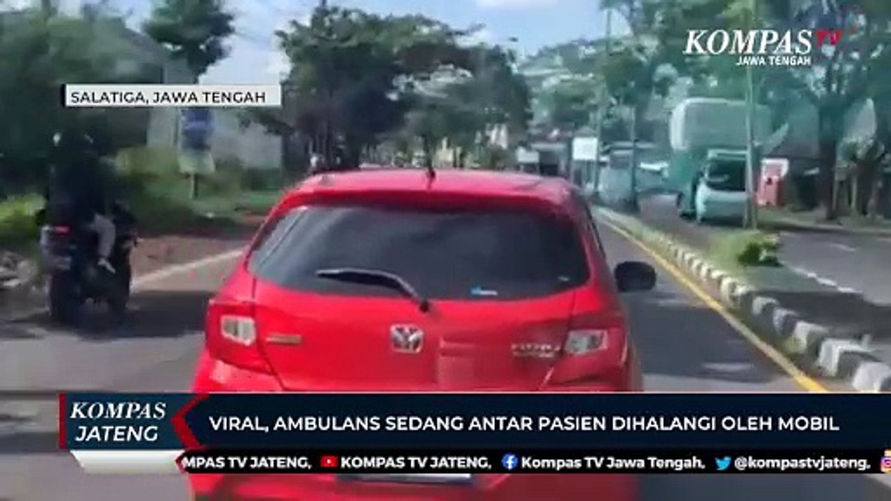 Viral, Ambulans Sedang Antar Pasien Dihalangi oleh Mobil