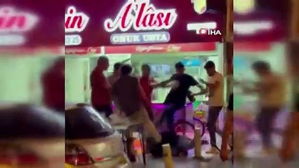 İş yerine sığınan genci taraftarlara vermediler, ortalık savaş alanına döndü