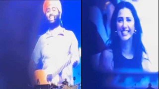 Arijit Singh Dubai Live Concert में Mahira Khan से Apology Video Viral, Reason Reveal | Boldsky