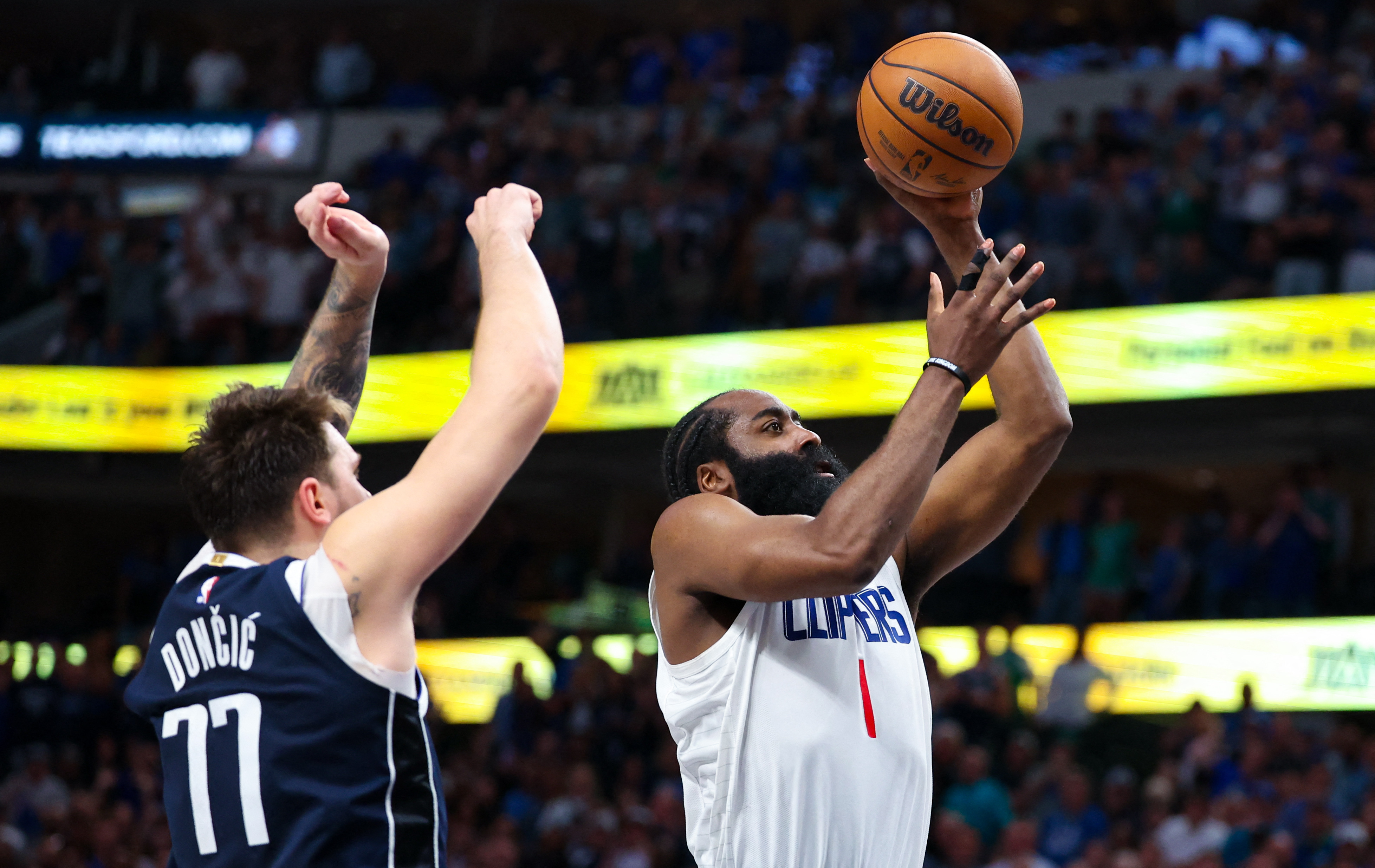 NBA : Les Clippers résistent aux Mavericks dans un duel de folie