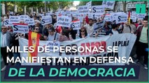 Miles de personas se manifiestan frente al Congreso en defensa de la democracia en vísperas del anuncio de Sánchez