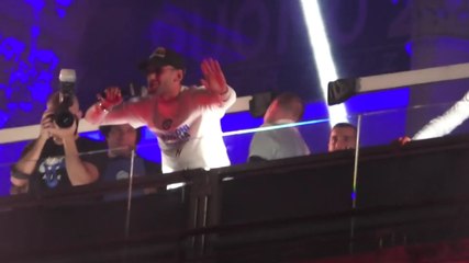 Video Inter, festa scudetto: Calhanoglu lancia il coro "Chi non salta rossonero è"