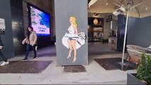 Milano, ecco il murale di Giorgia Meloni in mutande (europeiste) e fiamma tricolore