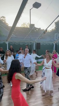 Μαρία Μενούνος Το δημοτικό τραγούδι της Καλομοίρας & ο χορός της Χρουσαλά στη βάφτιση της κόρης της