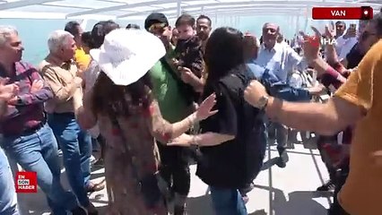 İranlı turizmciler Akdamar Adası’na hayran kaldı