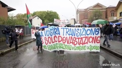 G7 Ambiente a Torino, manifestanti in piazza: "Circo del clima"