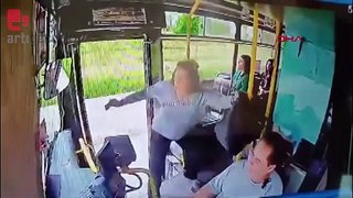 Kapısı açık otobüsten düşüp ölen kadının son anları kamerada