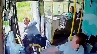 Kapısı açık otobüsten düşerek hayatını kaybeden kadın toprağa verildi