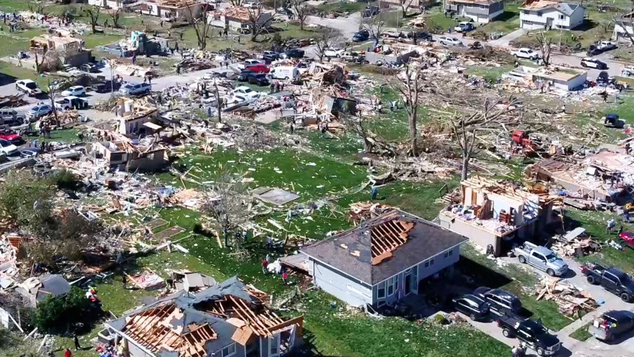 Tornado devastates neighbourhood in Elkhorn, Nebraska video Dailymotion