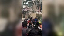 Bombardamenti a Rafah, i soccorsi subito dopo il crollo di un palazzo