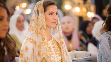 GALA VIDEO - PHOTO - Rajwa de Jordanie a 30 ans : la belle-fille de Rania se dévoile dans un nouveau portrait officiel
