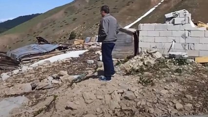Karlar eridi, yayla evleri yerle bir oldu