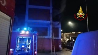 Napoli, in fiamme appartamento al quartiere Chiaiano: due fratelli intossicati (29.04.24)