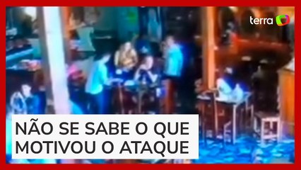 Vídeo mostra vereador chegando a restaurante instantes de ser morto por garçom no Ceará