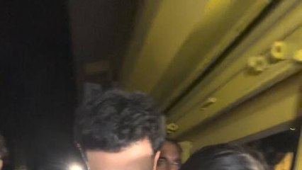 पकड़ा हाथ और साथ चलकर गाड़ी में बैठाया  आलिया को यूं भीड़ से बचाते दिखे रणबीर कपूर