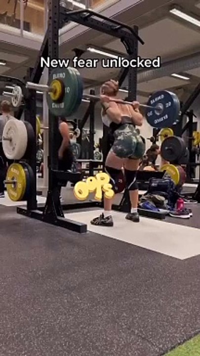 girl doing gym fail #funnygym