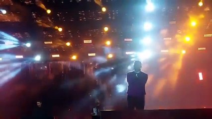 عمرو دياب معرفش حد بالأسم ده لايف لأول مرة #حفلة_المنارة