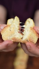 Pain au beurre à l'ail et à la bourrache au fromage ! #Dailycuisine #Dailyfood