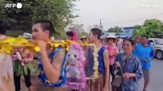 In Thailandia per invocare la pioggia 