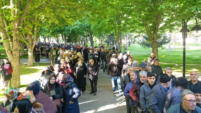 5 bin kişi domates fidesi kuyruğunda