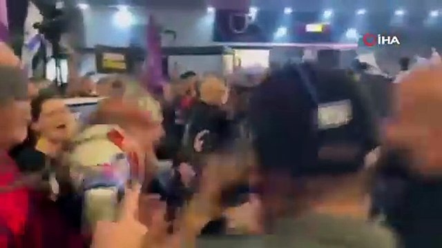 İsrail sokakları karıştı! Yolda ateş yakan göstericilerle polis arasında arbede