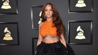 La nueva base de maquillaje de Rihanna es 'Barbados en un frasco'