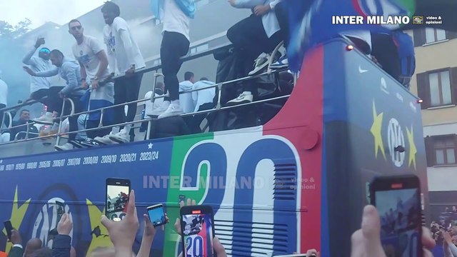 La Grande Giornata Nerazzurra: riprese in zona Turati, Piazza della Repubblica verso Piazza Duomo.