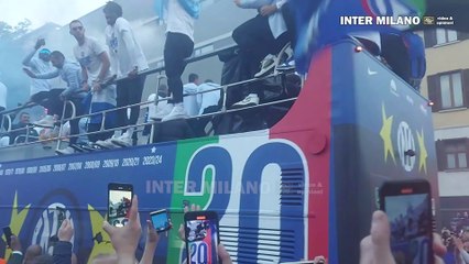 La Grande Giornata Nerazzurra: riprese in zona Turati, Piazza della Repubblica verso Piazza Duomo.