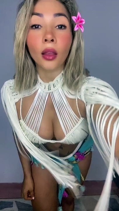 Rubia sexy bailando