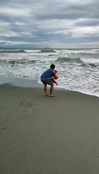 ayaw ng umalis sa dagat