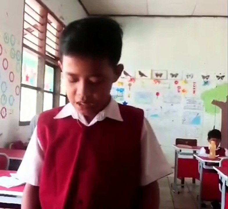 Melatih Keberanian Anak Membaca di Depan Guru