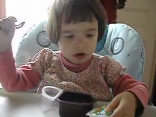 Antonia mange sa danette